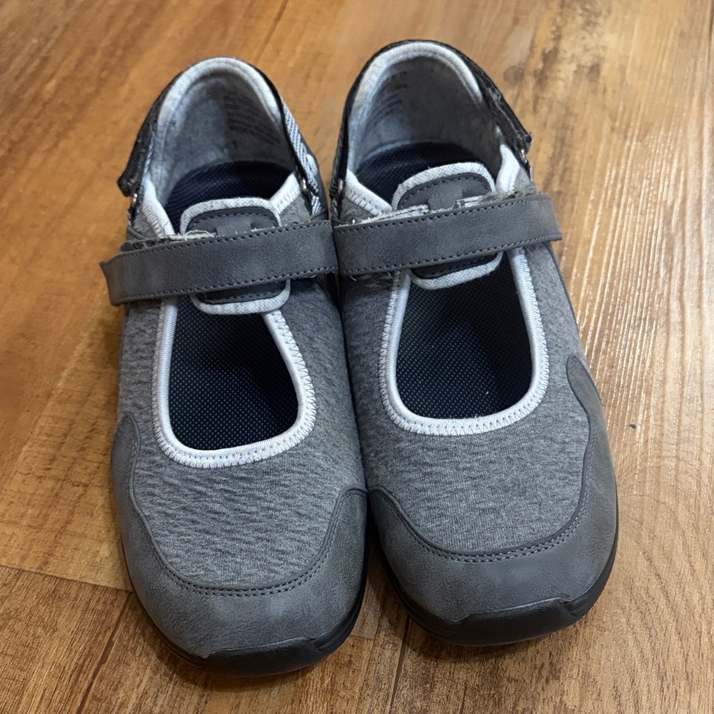Drew gray Mary Jane Buttercup Dual Adjustable Strap walking shoes size 7.5 W